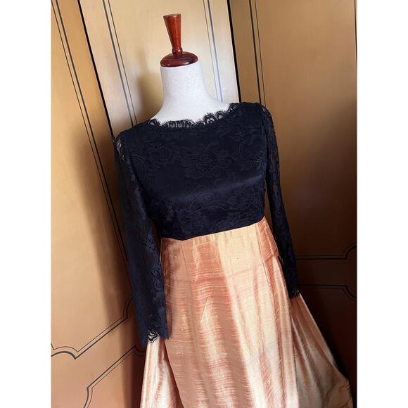 Vintage cocktail dress in black lace and gold silk, size M - Picture 5 of 9